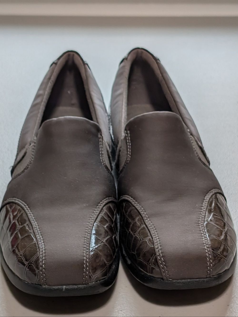 Clarks Collection Gael Beam Women's Brown Croc-Embossed Loafers Size 9.5 Comfort